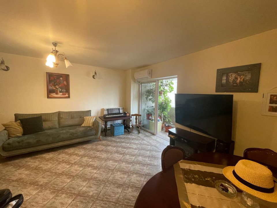 apartament cu  3 camere decomandate confort 0, la TROCADERO, etaj 1