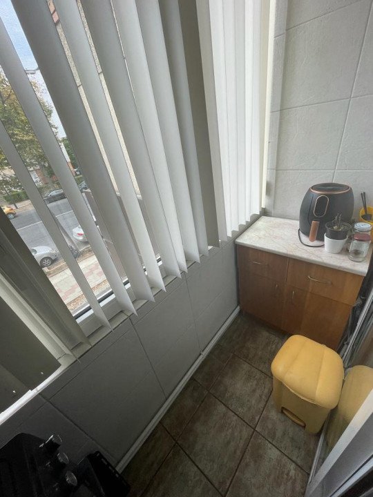 apartament cu  3 camere decomandate confort 0, la TROCADERO, etaj 1