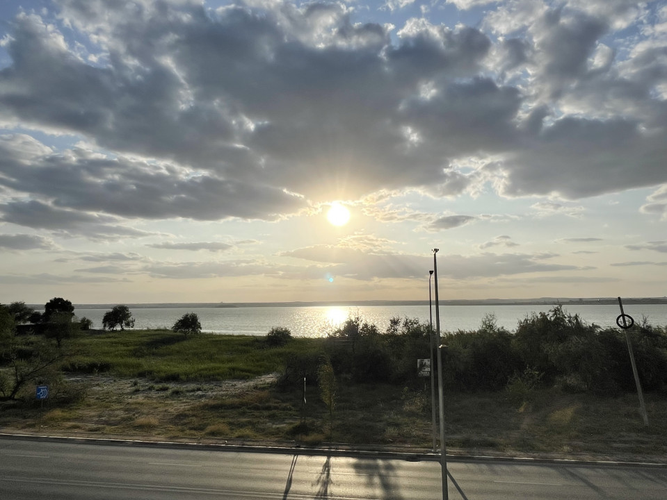 apartament cu 3 camere confort lux, in MAMAIA NORD - SUMMERLAND, frontal lac