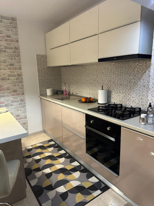 Apartament cu 3 camere decomandate in zona POARTA 6