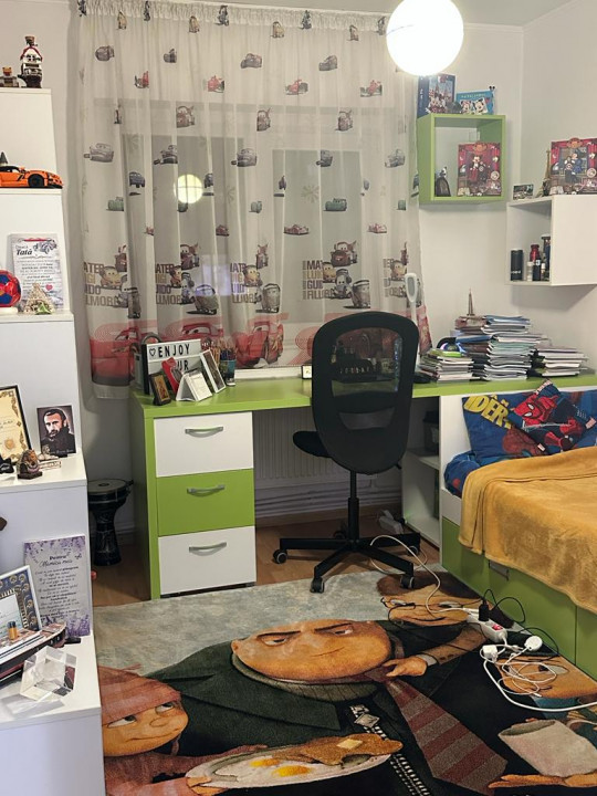 Apartament cu 3 camere decomandate in zona POARTA 6