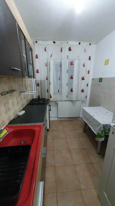 apartament 2 camere decomandate, situat  în zona CIRESICA