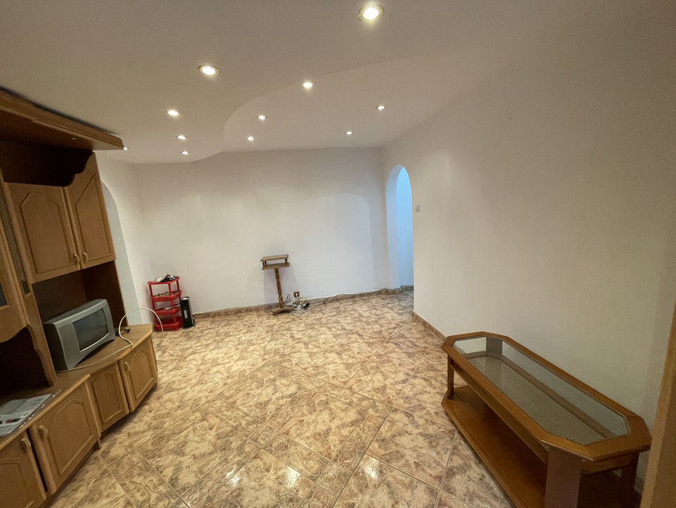  Apartament situat in zona CET
