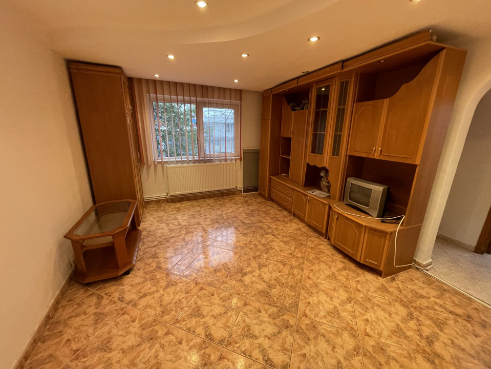  Apartament situat in zona CET