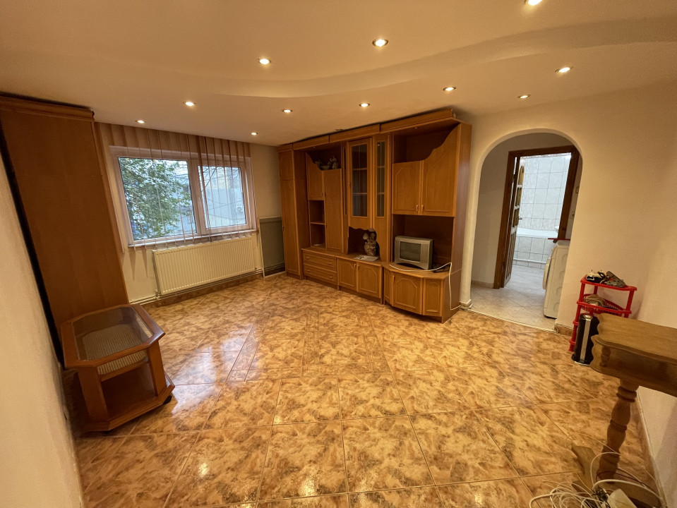  Apartament situat in zona CET