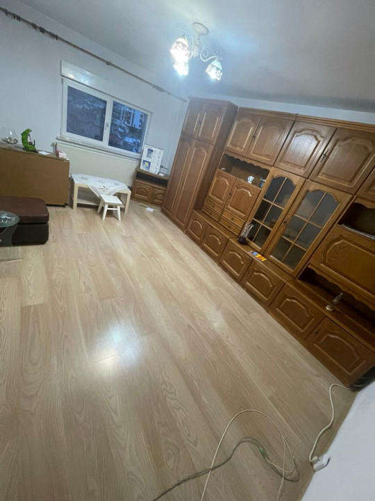  apartament cu 2 camere decomandate, in zona DACIA , aproape de Scoala Spectrum