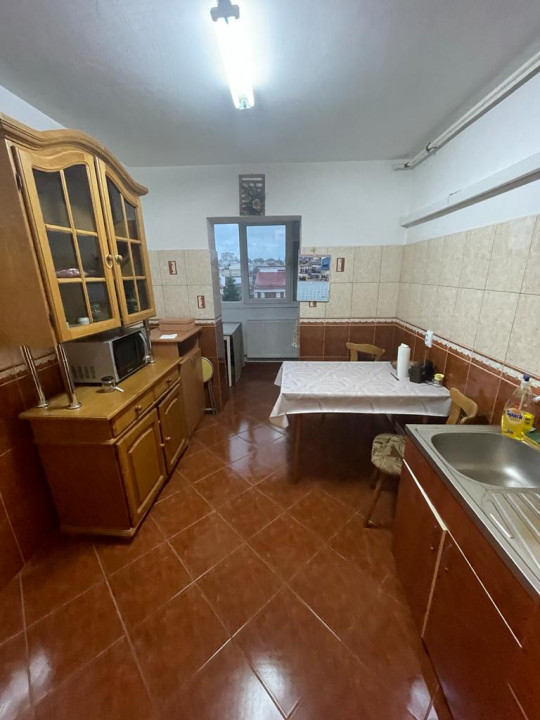  apartament cu 2 camere decomandate, in zona DACIA , aproape de Scoala Spectrum