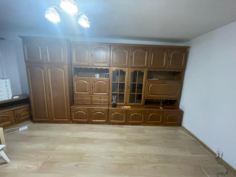  apartament cu 2 camere decomandate, in zona DACIA , aproape de Scoala Spectrum