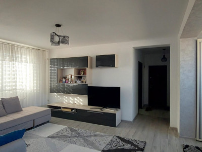 Apartament 3 camere decomandate in zona KM 5