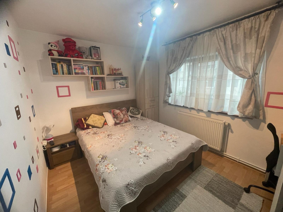 apartament cu 4 camere decomandate in zona Dacia