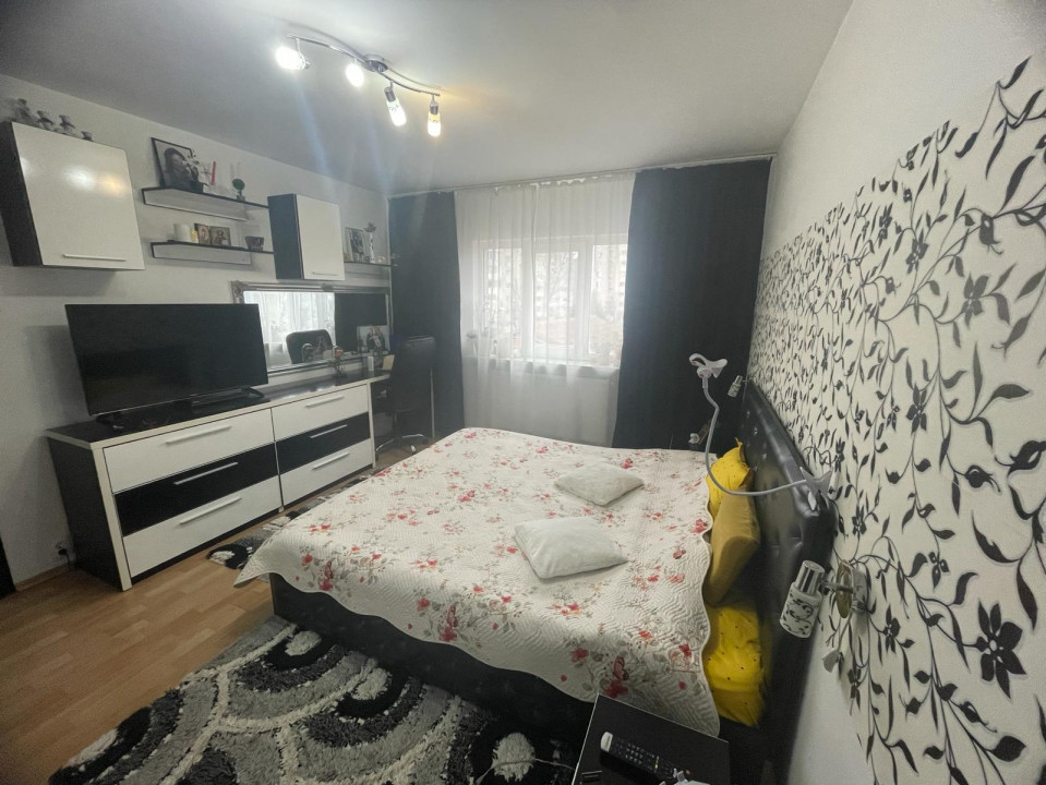 apartament cu 4 camere decomandate in zona Dacia