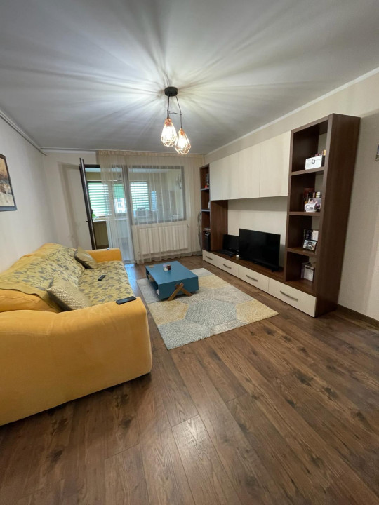 Apartament 3 camere decomandat situat in zona COMPOZITORI