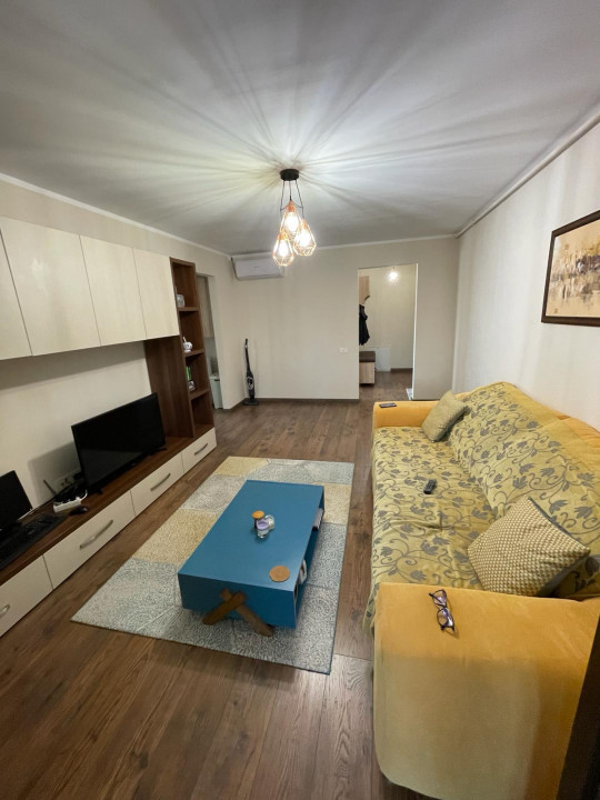 Apartament 3 camere decomandat situat in zona COMPOZITORI