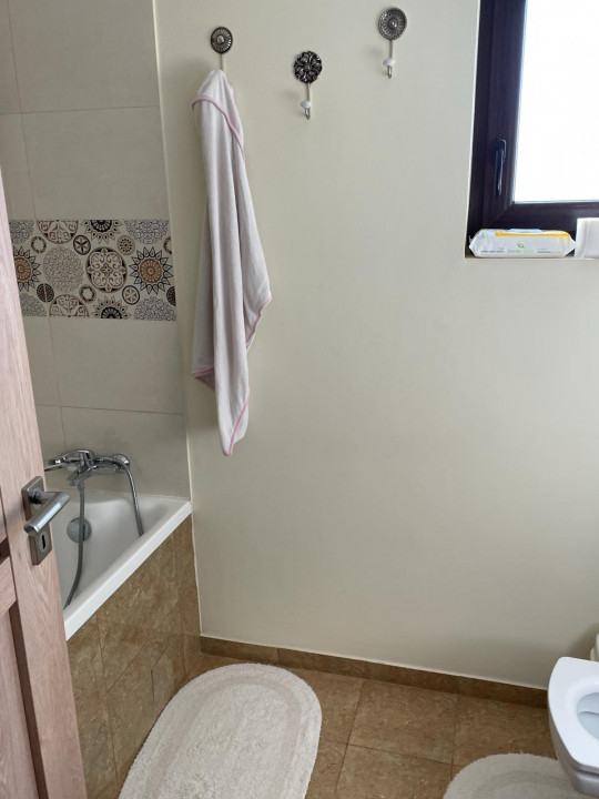 Apartament 3 camere decomandat situat in zona COMPOZITORI