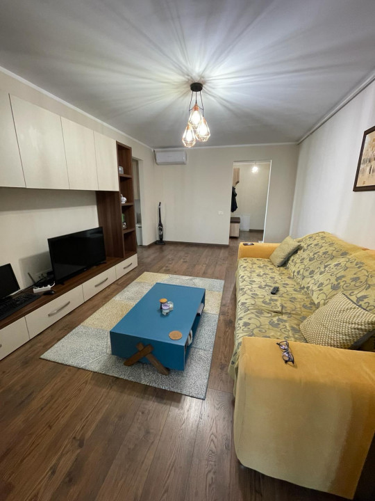Apartament 3 camere decomandat situat in zona COMPOZITORI