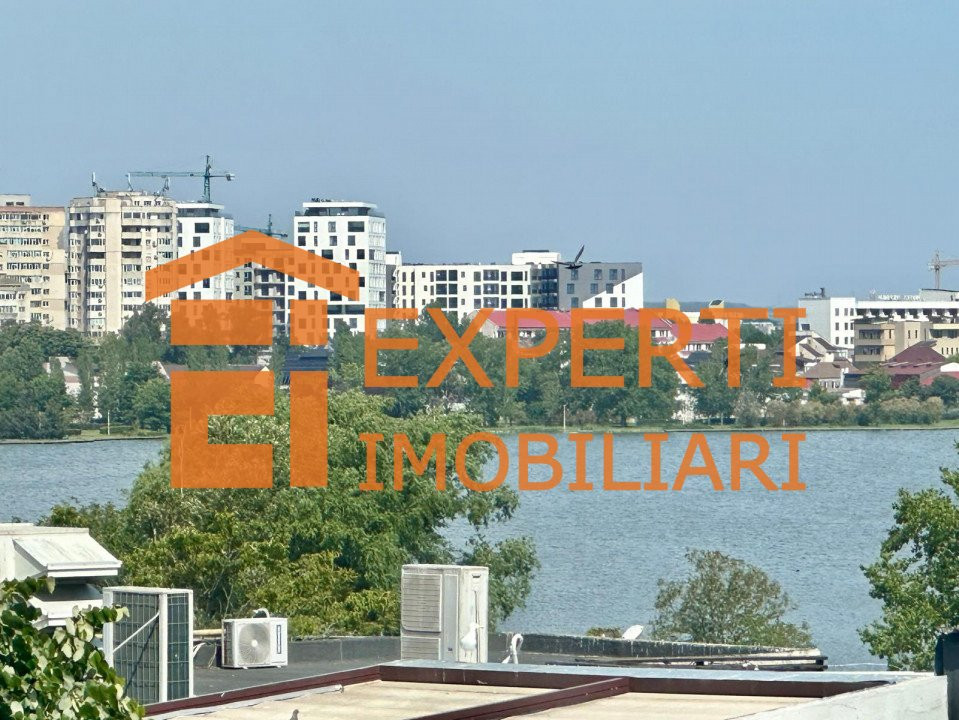 Apartament 4 camere transformat in 3 camere situat in zona Delfinariu Bl MAMAIA
