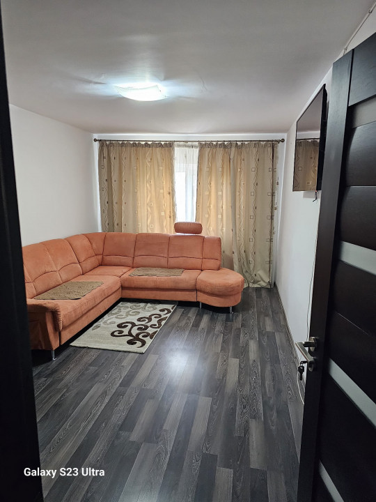 Apartament 2 camere decomandate, in zona CET