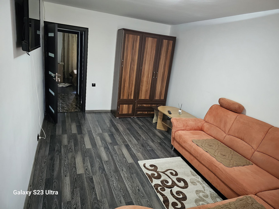 Apartament 2 camere decomandate, in zona CET