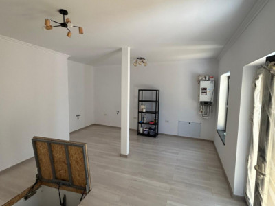  casa 3 camere in zona DACIA