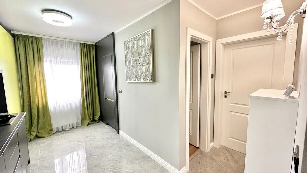 Apartament compus din 3 camere situat in zona FALEZA NORD