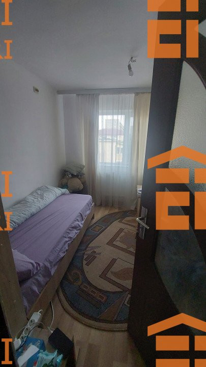  apartament situat in zona INEL II