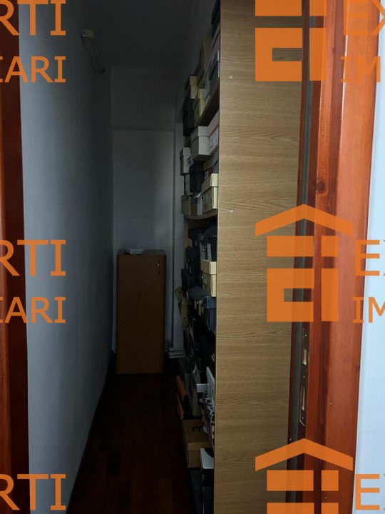 Apartament 4 camere situat in zona CAPITOL