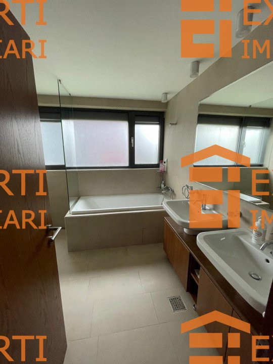 Apartament cu 3 camere cu vedere frontala la mare in zona FALEZA NORD