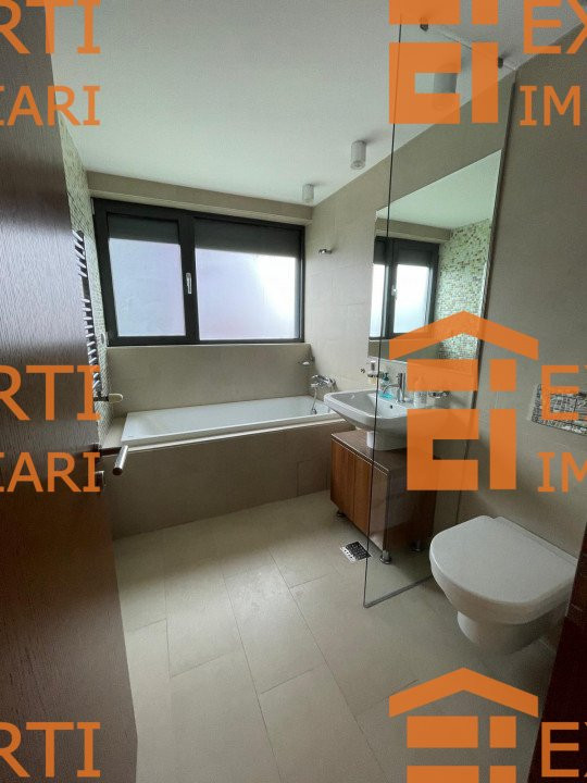 Apartament cu 3 camere cu vedere frontala la mare in zona FALEZA NORD