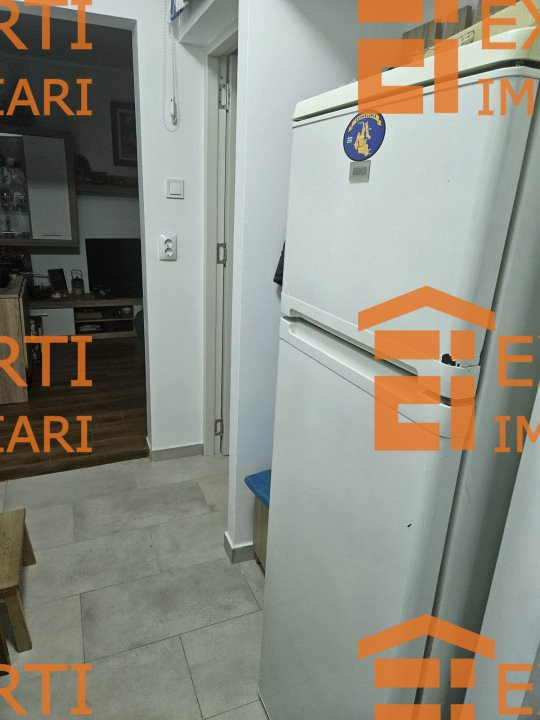 Apartament de inchiriat, compus din 2 camere situat in zona CASA DE CULTURA