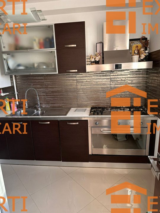 Apartament 3 camere decomandat situat in zona COMPOZITORI