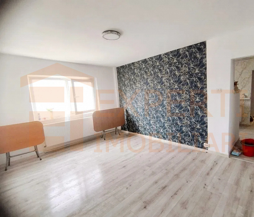 Apartament 3 camere situat in zona CET