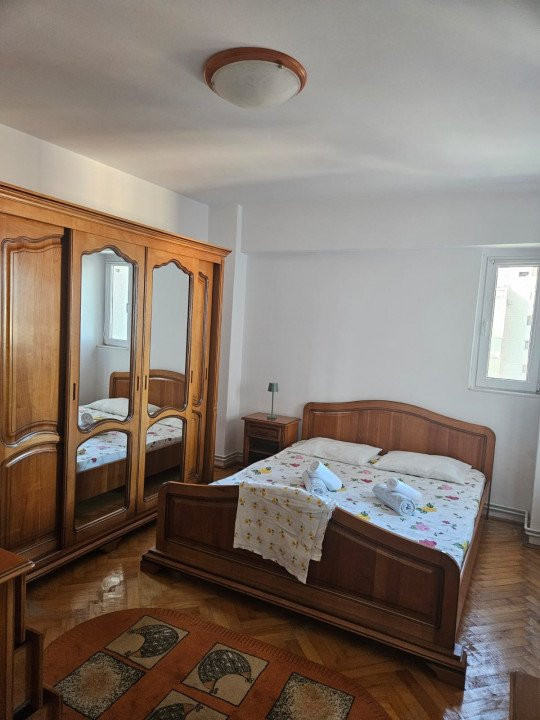 Apartament 3 camere situat in zona FALEZA NORD