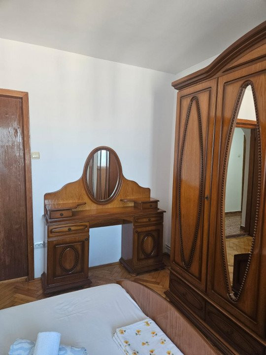 Apartament 3 camere situat in zona FALEZA NORD