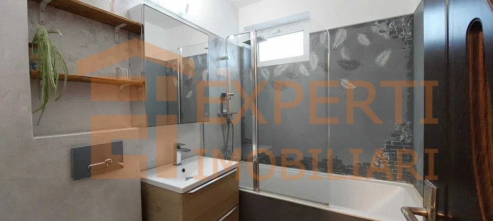 Apartament 3 camere situat in zona Dacia-City Mall