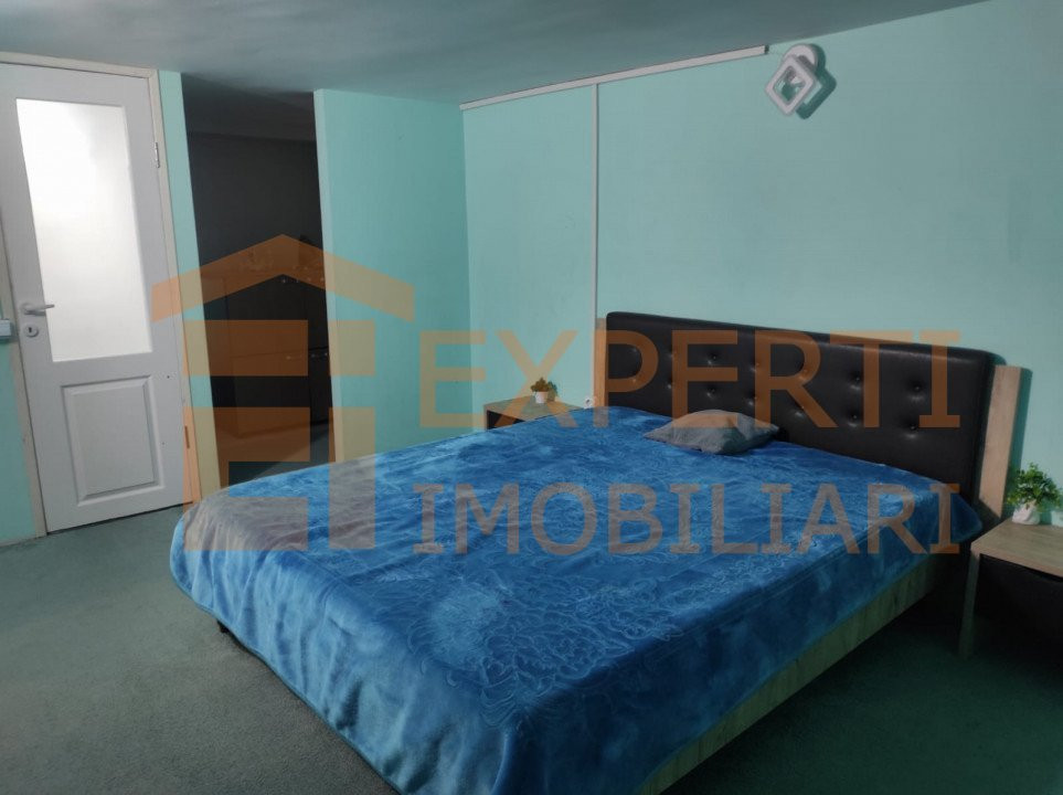 DUPLEX 4 camere situat in zona FAR