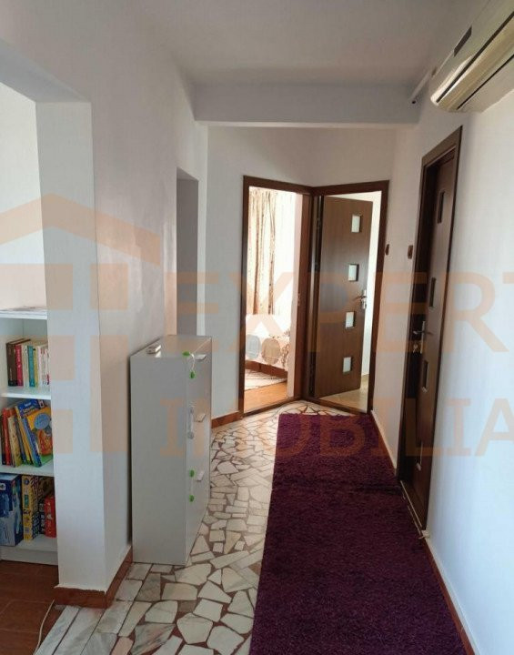 Apartament 3 camere situat in zona FALEZA NORD