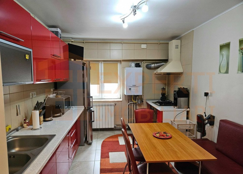 Apartament cu 3 camere decomanat in zona STADION