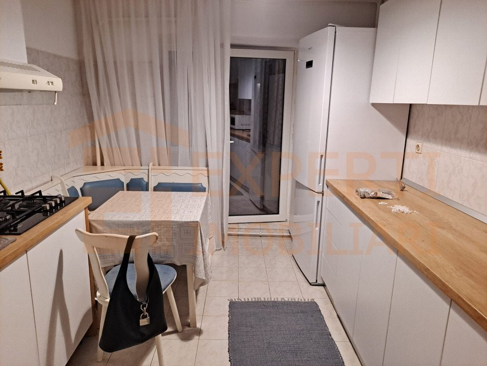 Apartament 3 camere situat in zona STADION