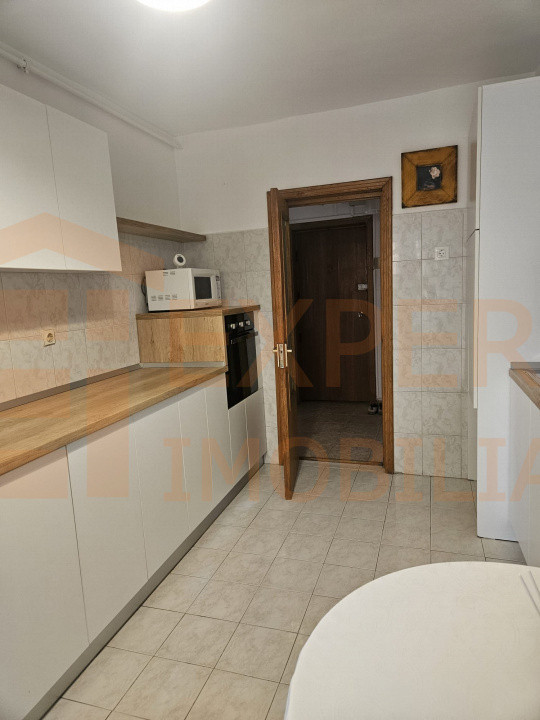 Apartament 3 camere situat in zona STADION