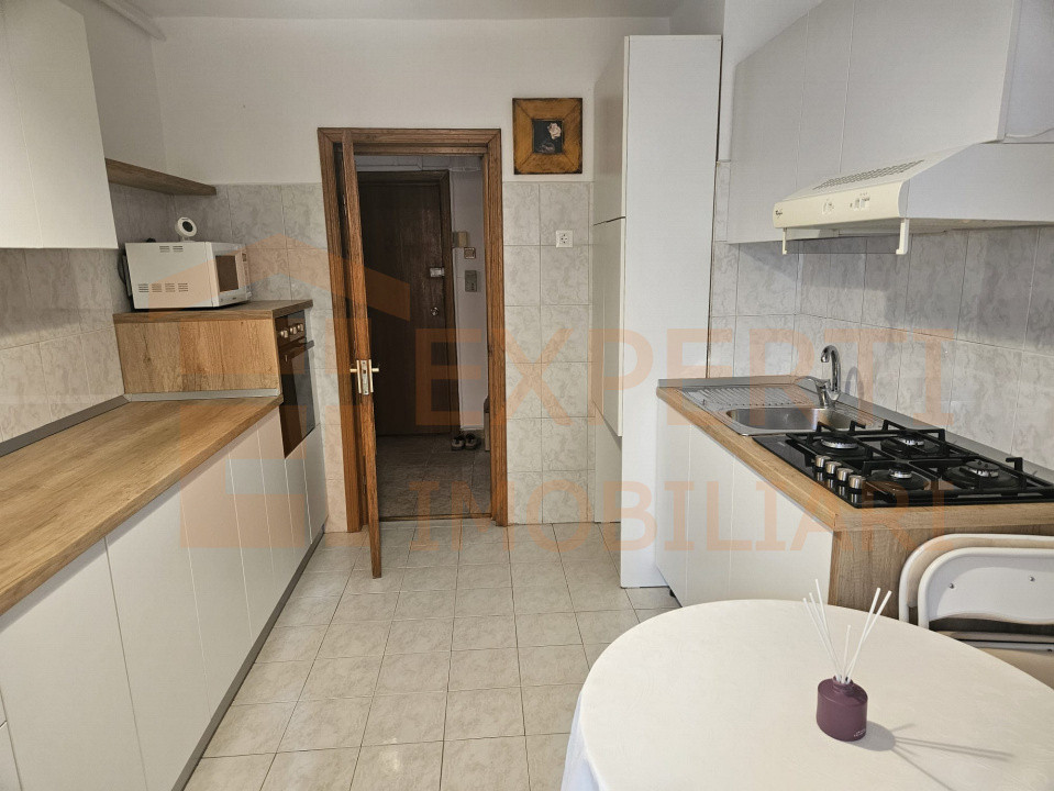 Apartament 3 camere situat in zona STADION