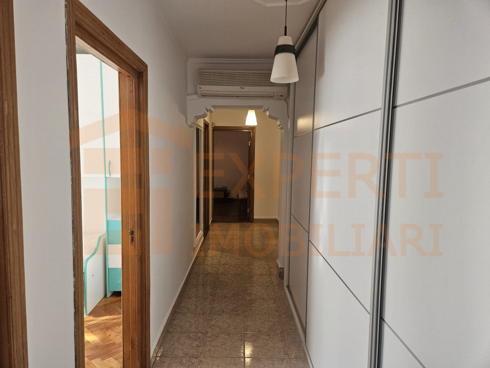 Apartament 3 camere situat in zona STADION