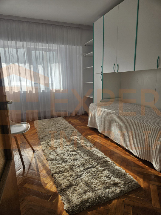 Apartament 3 camere situat in zona STADION
