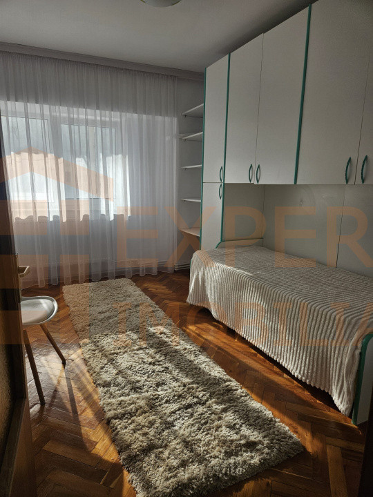 Apartament 3 camere situat in zona STADION