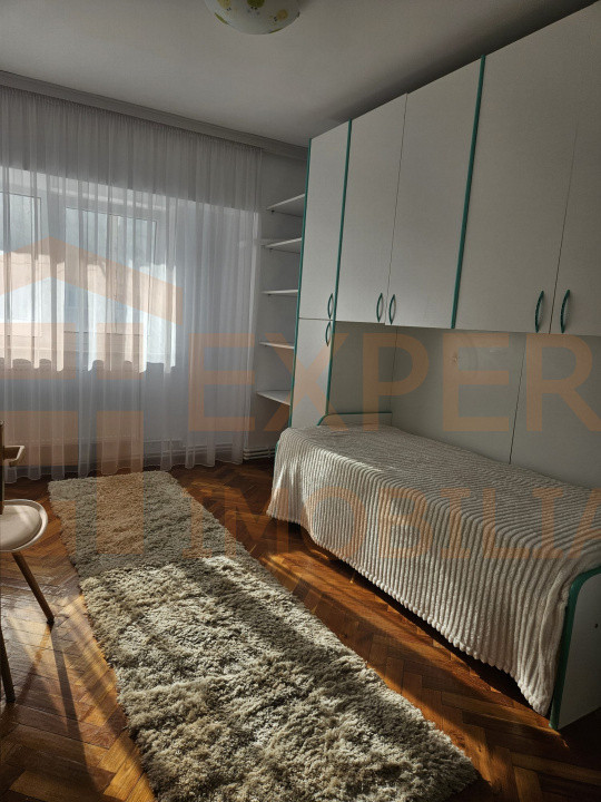 Apartament 3 camere situat in zona STADION