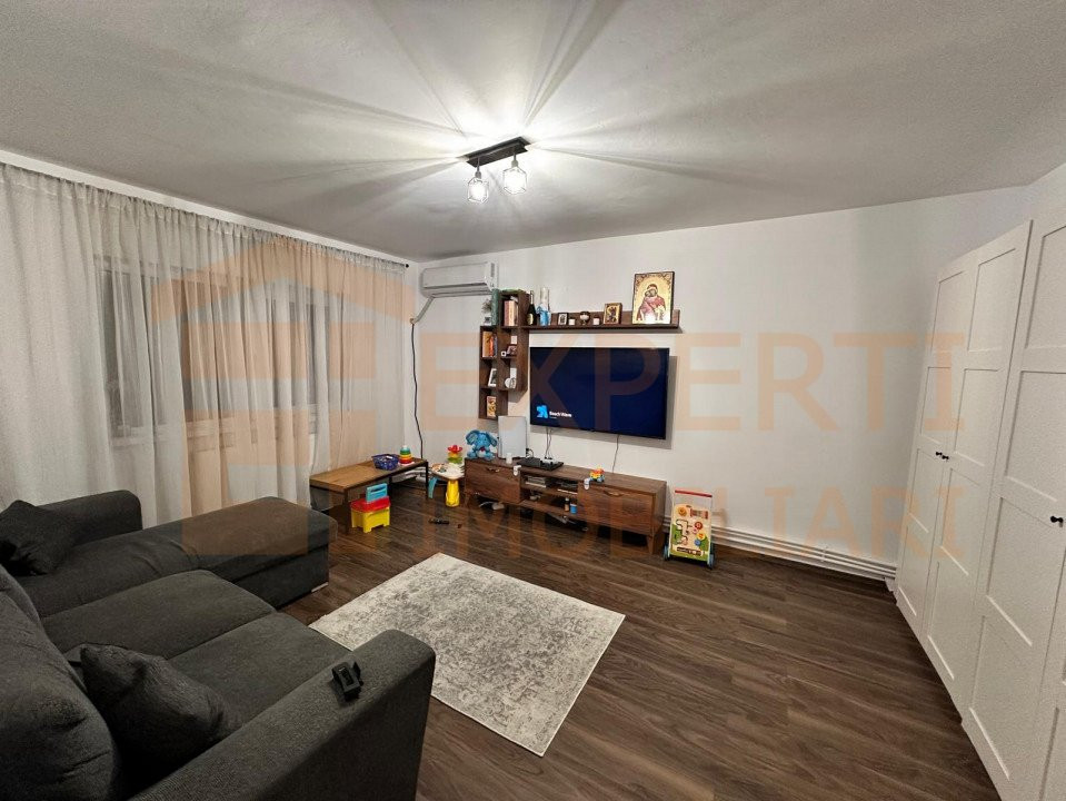 Apartament 4 camere situat in zona FAR