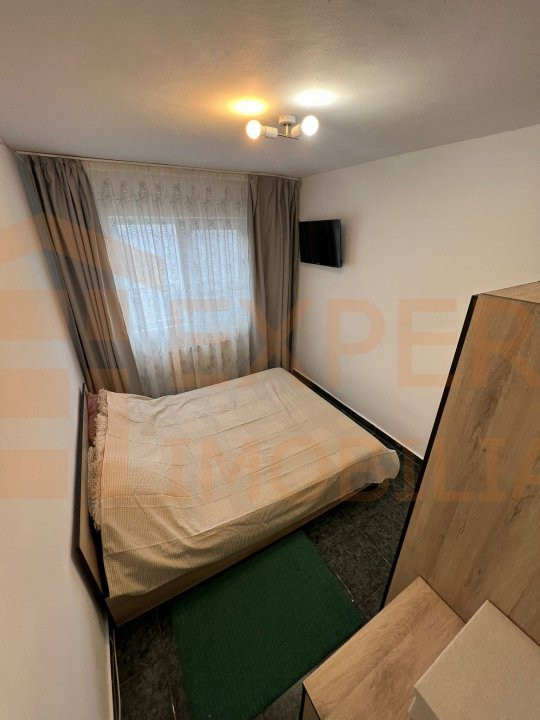 Apartament 4 camere situat in zona FAR