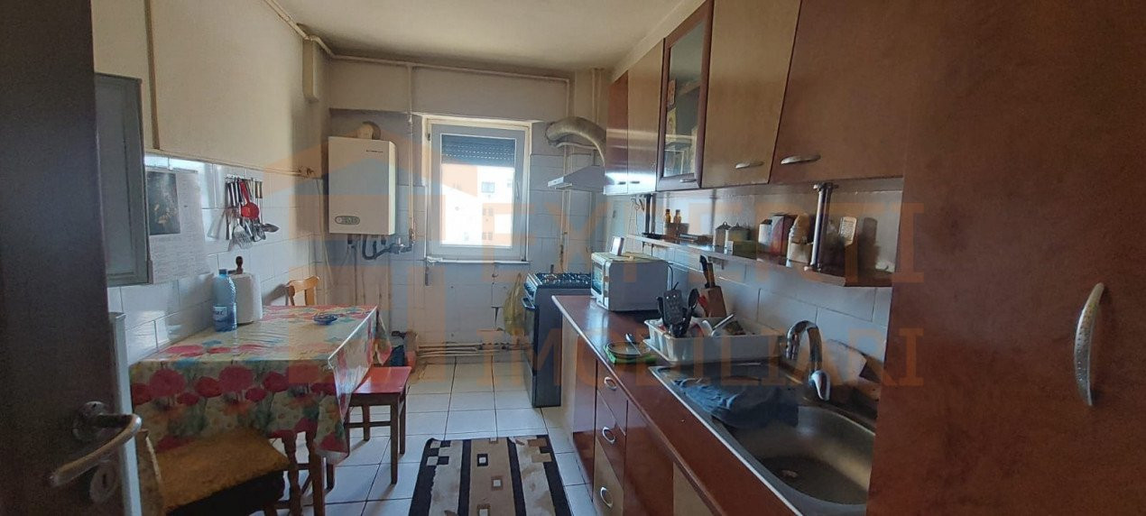 Apartament 2 camere, decomandat situat in zona INEL I