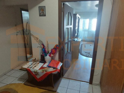 Apartament 2 camere, decomandat situat in zona INEL I