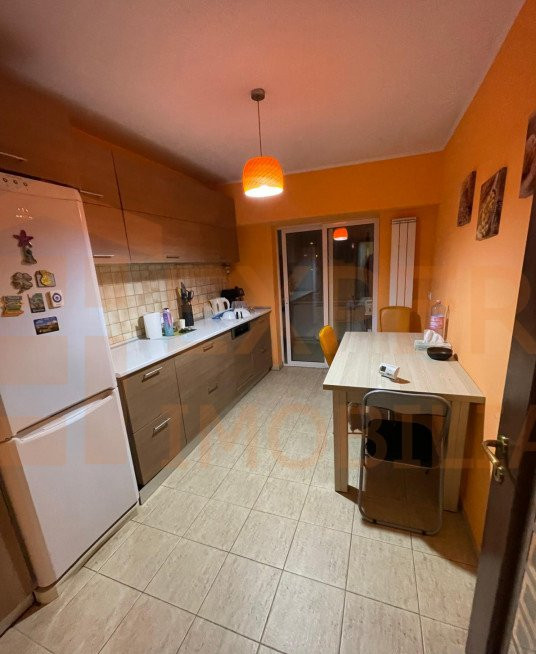 Apartament spațios cu 3 camere, decomandat, situat în zona DACIA