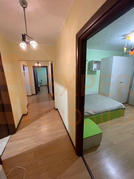 Apartament spațios cu 3 camere, decomandat, situat în zona DACIA